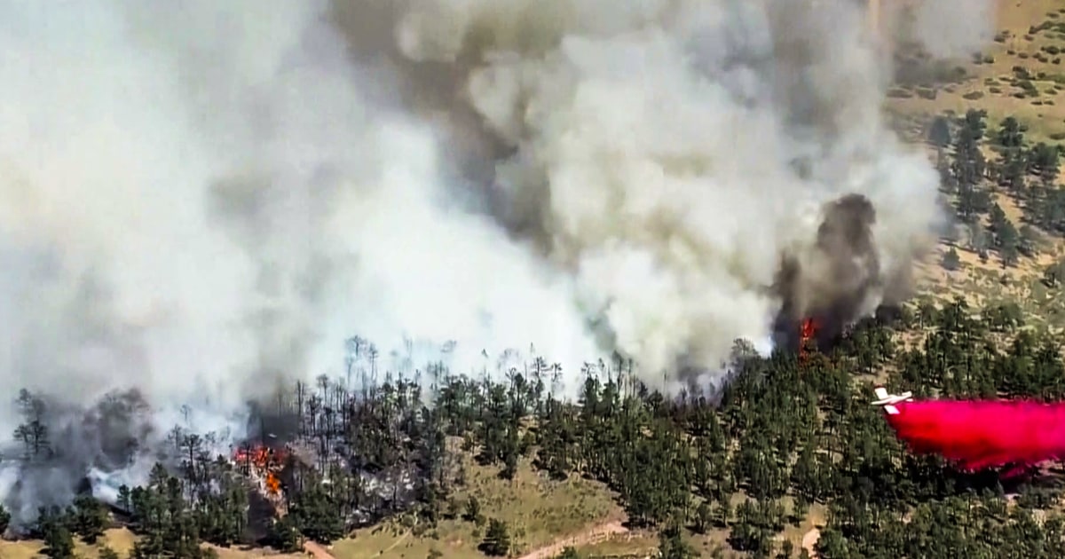 Pelo menos 1 pessoa morre no incêndio Stone Canyon no Colorado; incêndios forçam evacuações nas Montanhas Rochosas