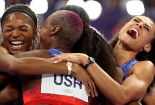 Revezamento 4x400m feminino dos EUA domina e leva ouro