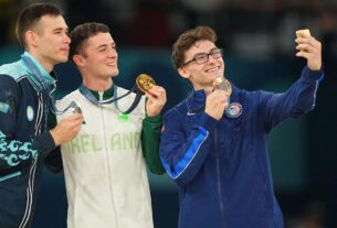 Rhys McClenaghan recebeu ouro e Nedoroscik bronze na final do cavalo com alças