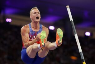 Sam Kendricks ganha medalha de prata no salto com vara nas Olimpíadas de Paris 2024