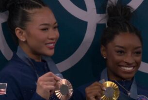 Simone Biles e Suni Lee comemoram ouro e bronze no individual geral