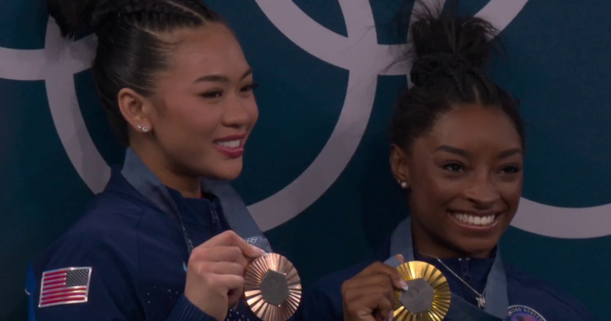 Simone Biles e Suni Lee comemoram ouro e bronze no individual geral