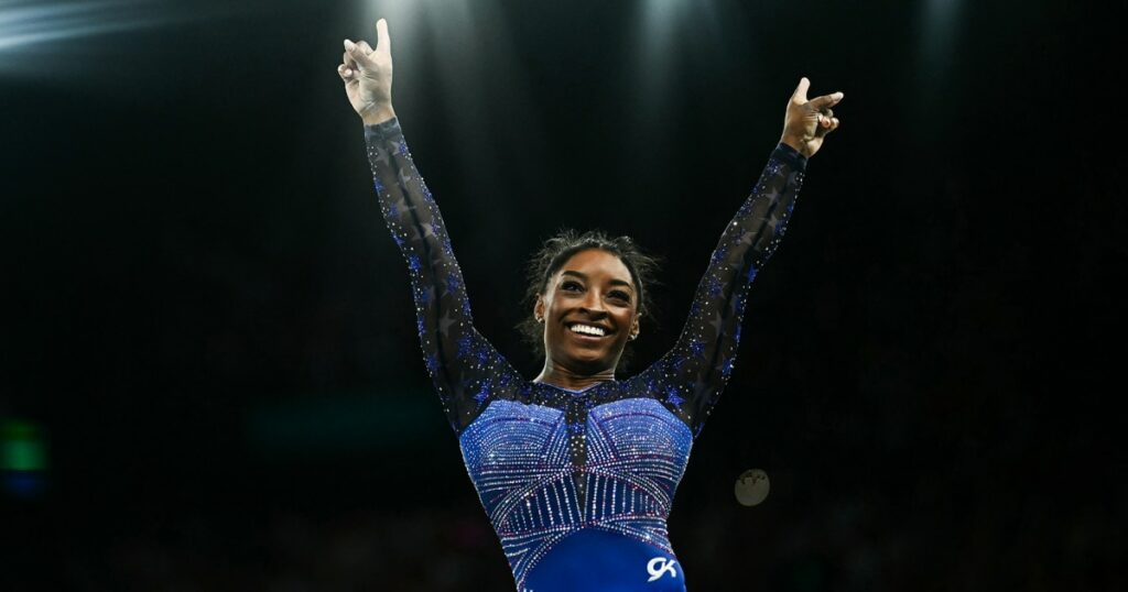 Simone Biles parece dar uma alfinetada em Trump após vitória olímpica