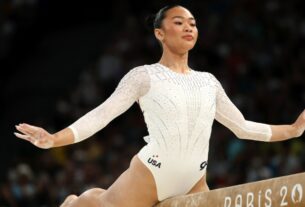 Suni Lee vacila na trave em oportunidade de medalha final em Paris