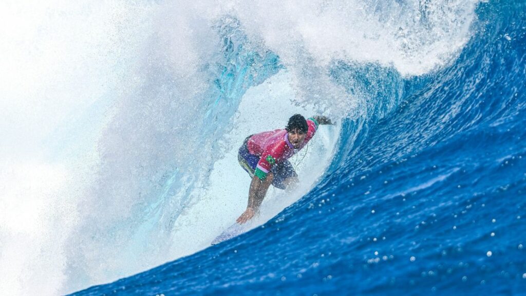 Surfe na Olimpíada: Gabriel Medina supera Chumbinho e vai à semifinal