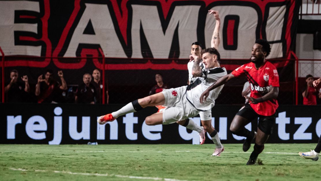 Vegetti marca no fim, e Vasco arranca empate com Atlético-GO na Copa do Brasil