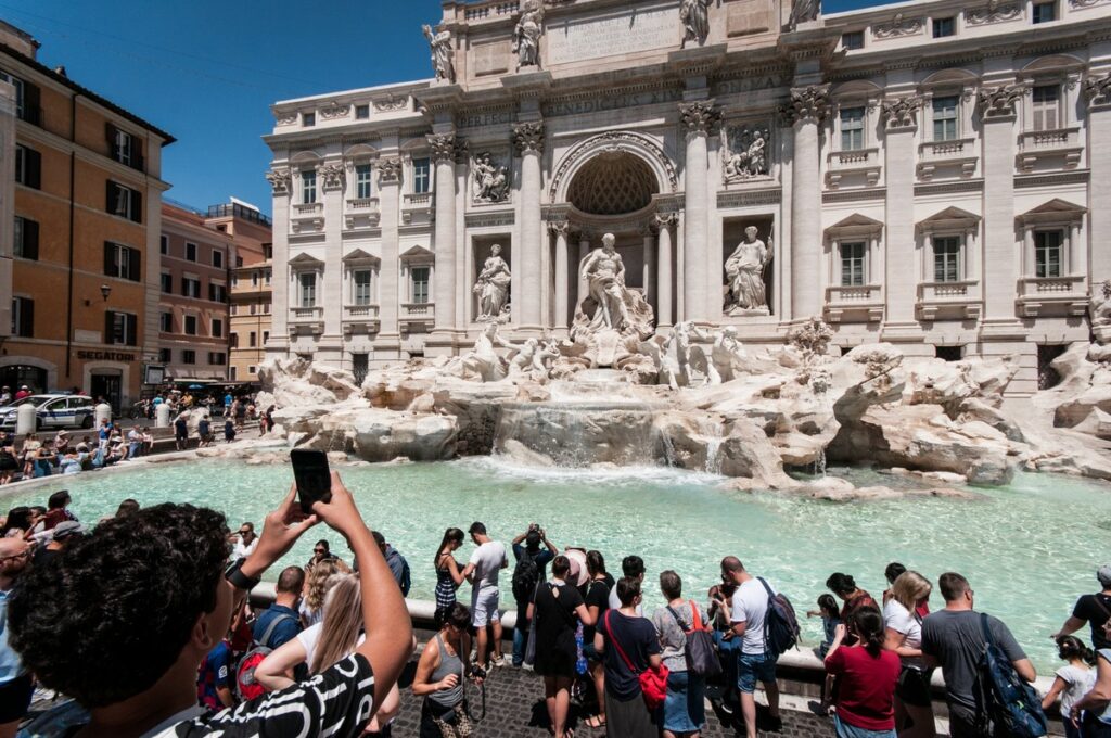 Roma considera limitar acesso de turistas à Fontana di Trevi com agendamento e taxa | Turismo e Viagem