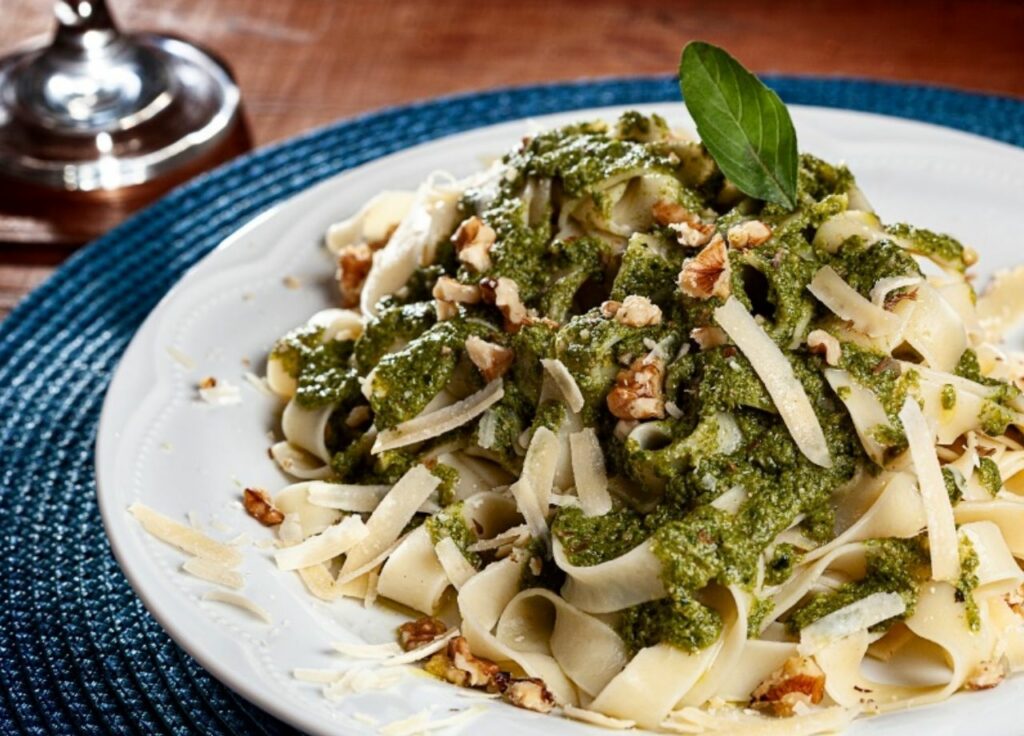 Tagliatelle ao molho Pesto