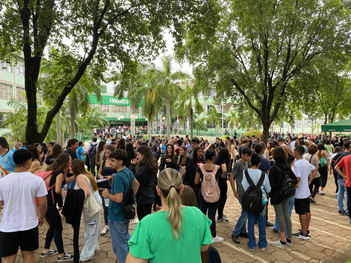 Candidatos enfrentam tempo chuvoso no primeiro dia de provas do Enem 2024 em Pres. Prudente