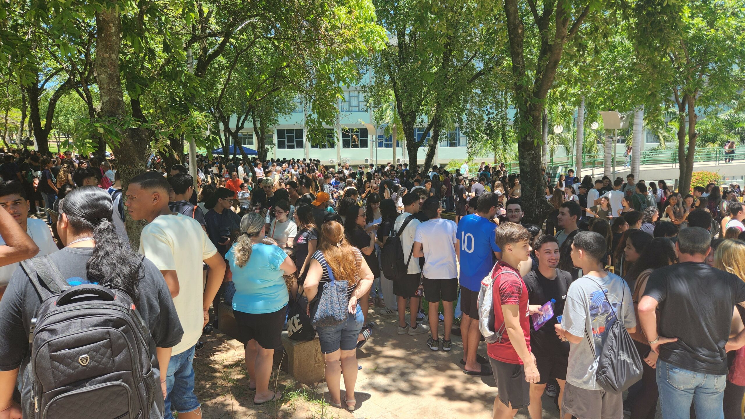 Com calor intenso, candidatos realizam segundo dia de prova do Enem em Presidente Prudente