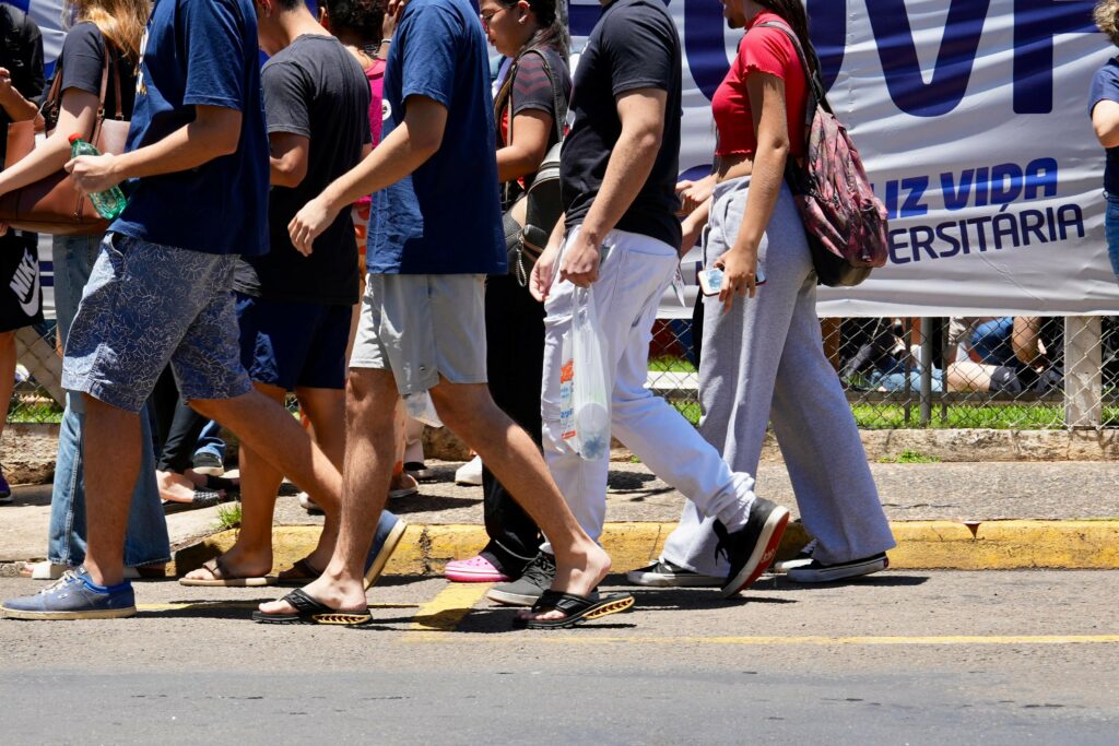 Enem 2024: 2º dia tem questões sobre vacina contra a covid, reportagem do g1 sobre pererecas e tirinhas