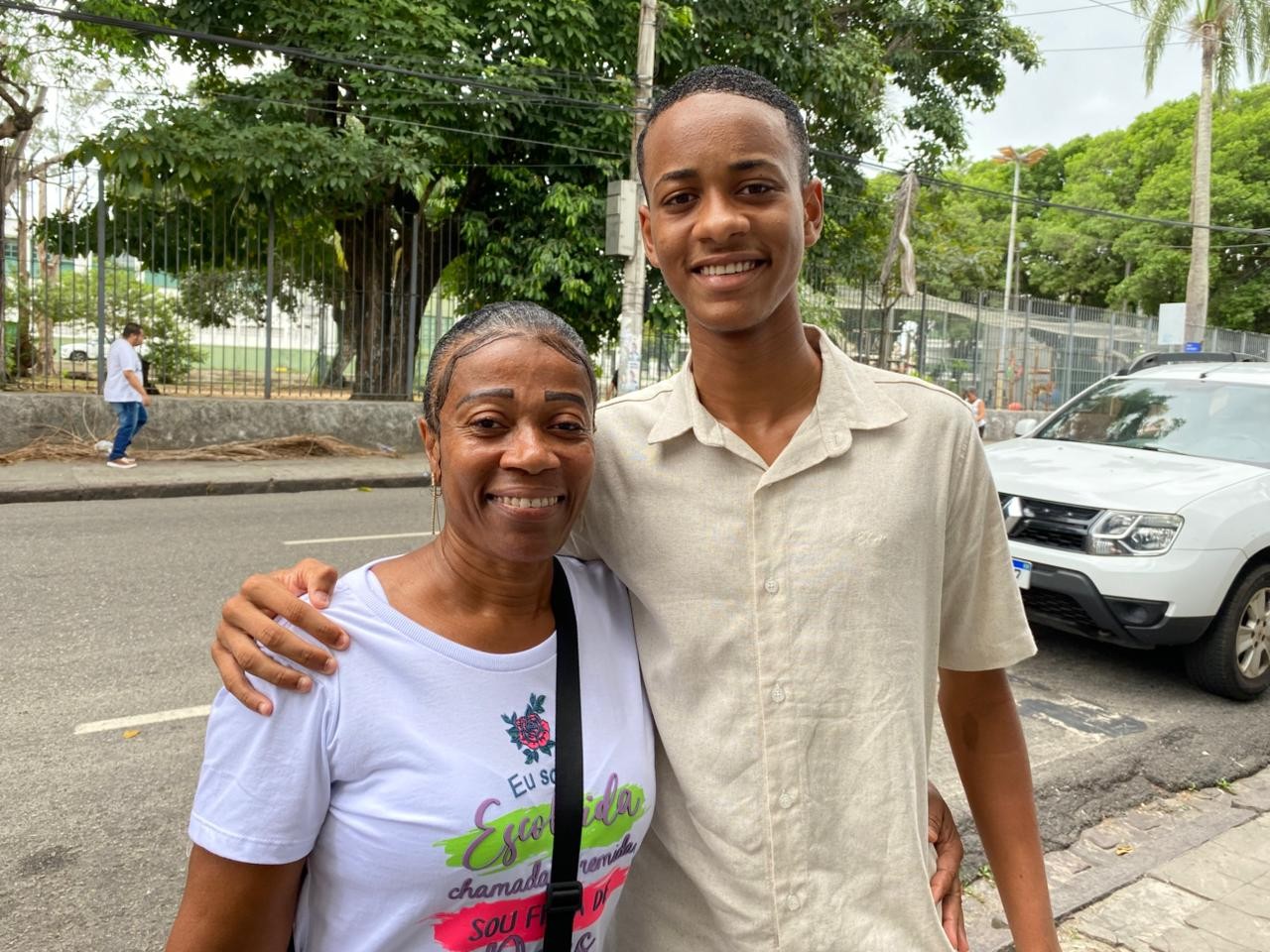 Nervosismo de candidatos e apoio familiar marcam segundo dia do Enem em Salvador | Bahia