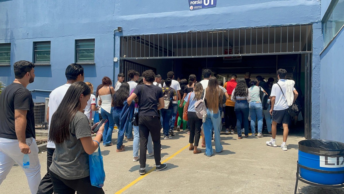 Primeiro dia de provas do Enem tem início com intensa movimentação de estudantes no Amazonas | Amazonas